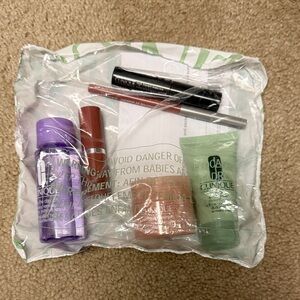 Clinique Lip Liner and Skincare Set